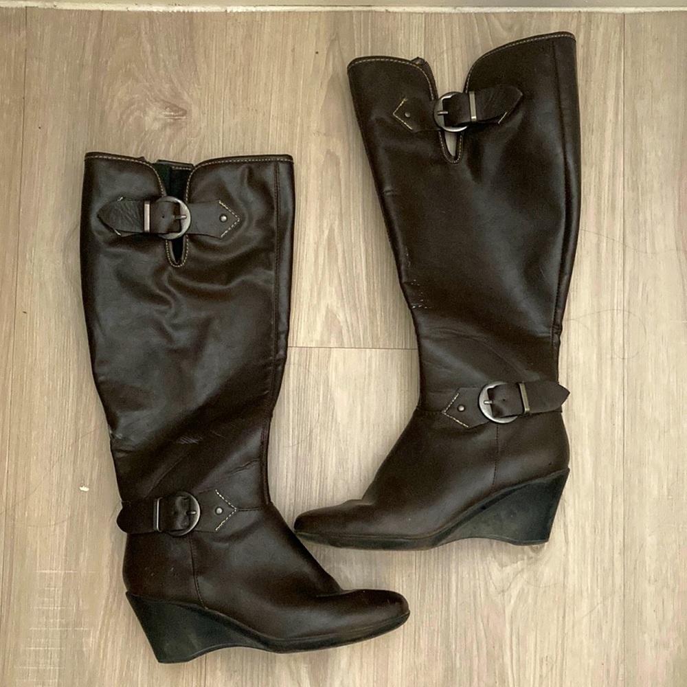 Brown heeled boots. White scuffs and heel scuffs. Very comfortable.